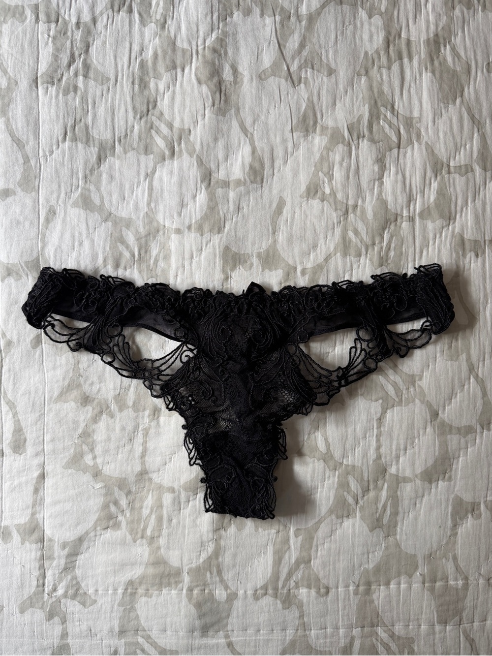 Lise Charmel Soir de Venise G-String in Black - Picture 5 of 7
